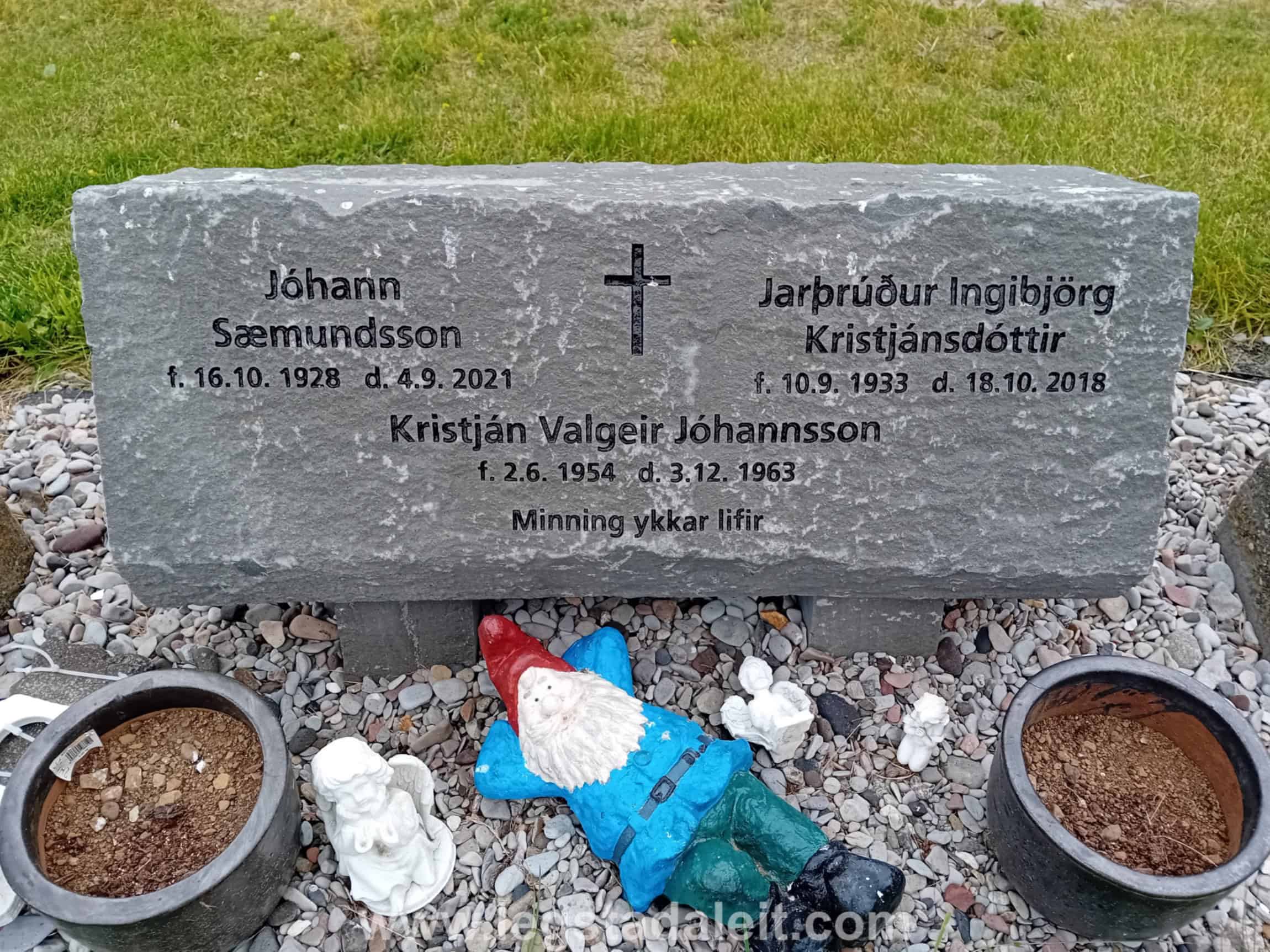 Staðarhólskirkjugarður-20230907_145242