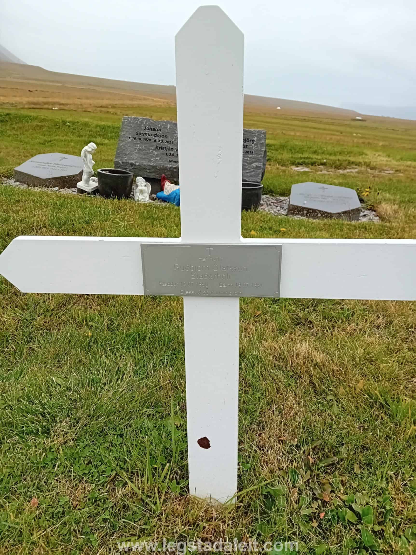 Staðarhólskirkjugarður-20230907_145301