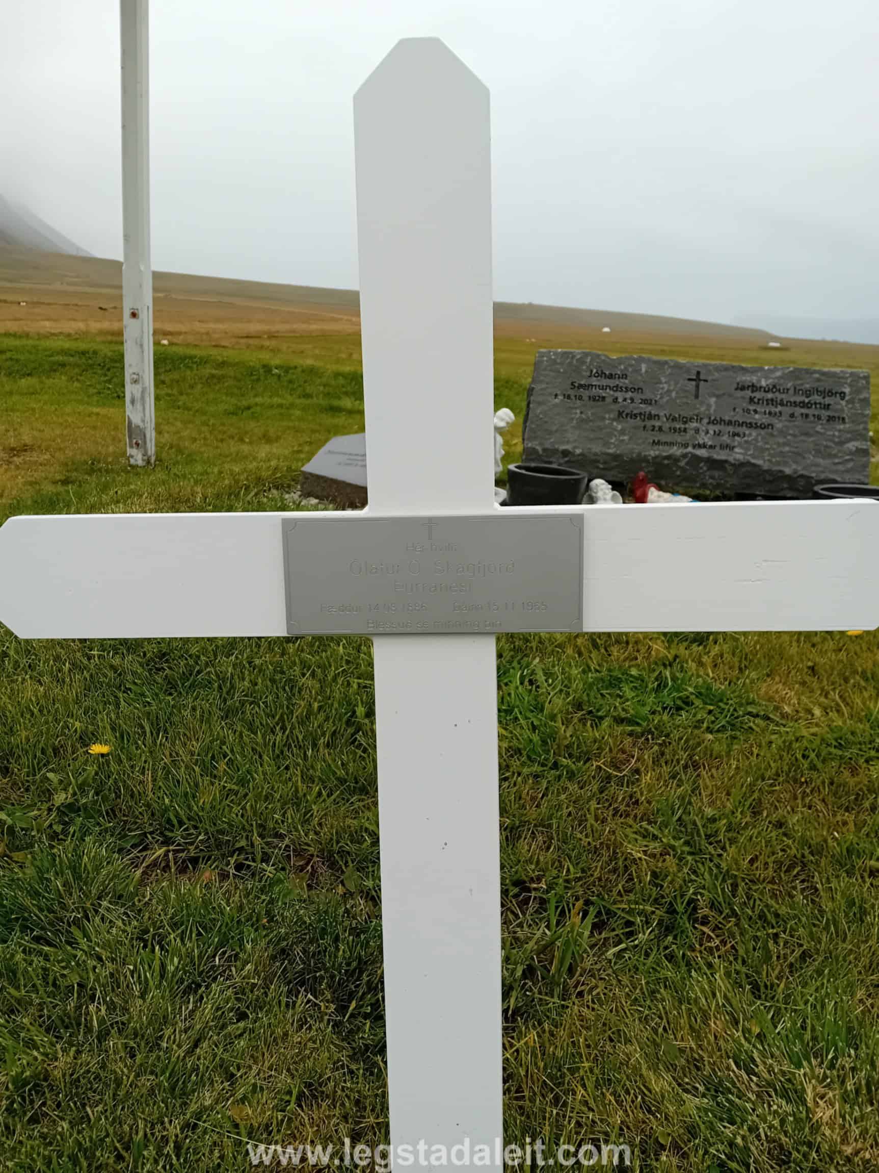 Staðarhólskirkjugarður-20230907_145318