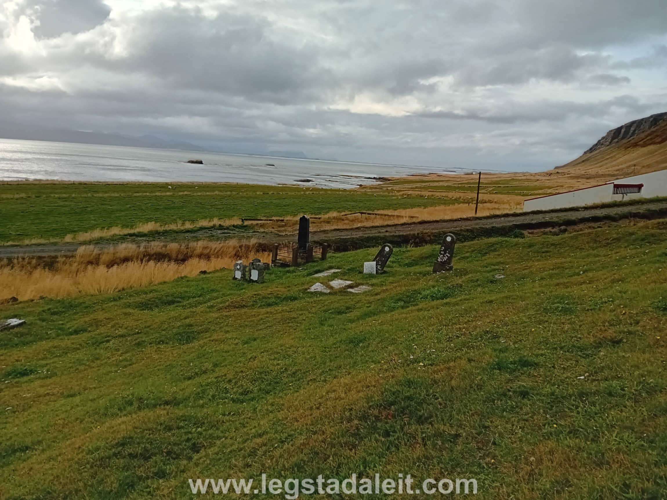 Staðarfellskirkjugarður-eldri-20231002_152508