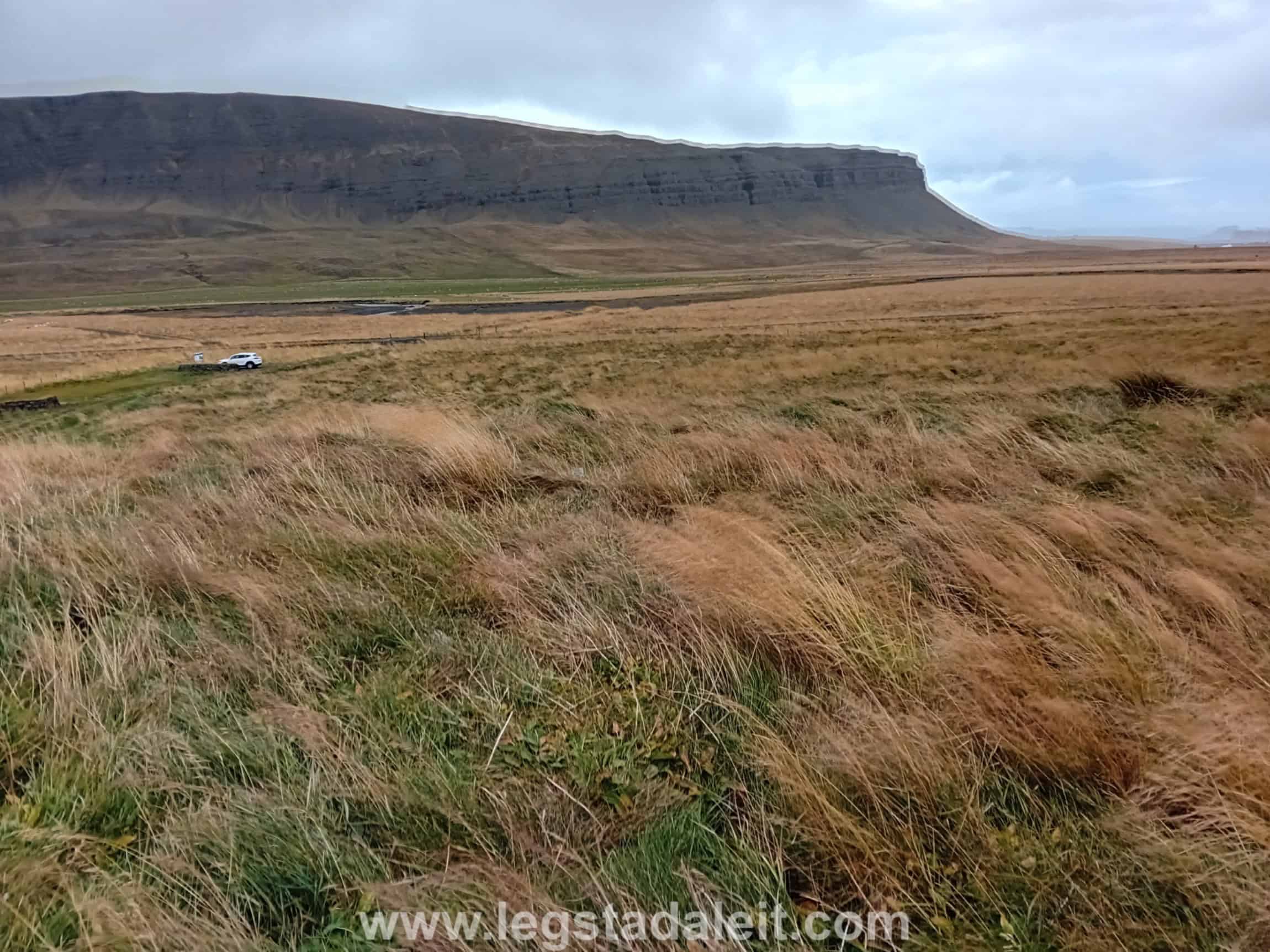 Staðarhólskirkjugarður-eldri20231002_173815