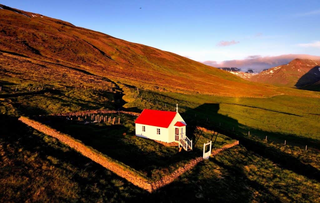 Knappsstaðakirkjugarður - Mynd: