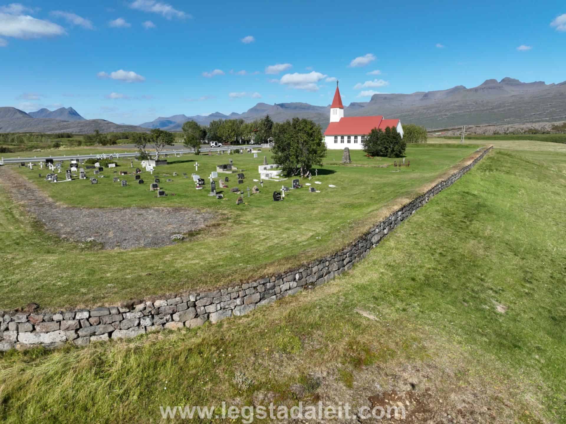 Heydalakirkjugardur-DJI_0984